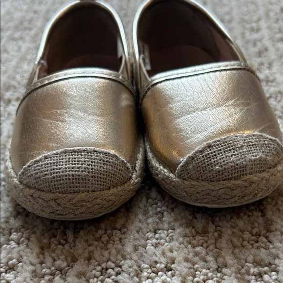 OshKosh B'gosh Gold Kids Moccasins - Picture 7 of 7